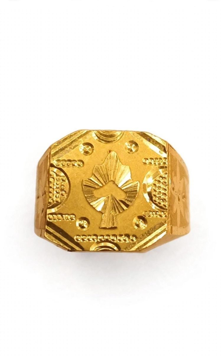 Regal Pagri Motif Gold Signet Ring